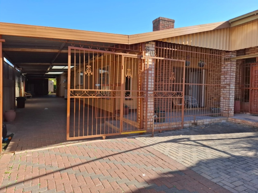 11 Bedroom Property for Sale in Brandwag Free State